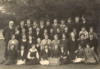 P01015 Chelsea State School Grade 7 pupils Mr Rogers
