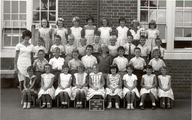 P01019 Chelsea State School Grade 3B pupils and teacher 1962