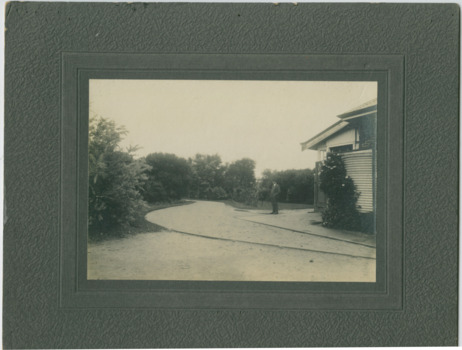 P01025 Chelsea State School Mr Rogers garden 1921