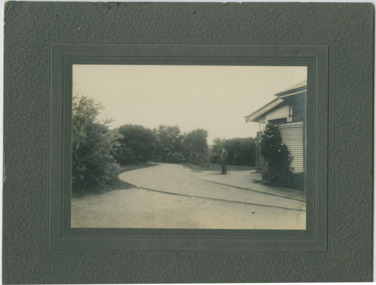 P01025 Chelsea State School Mr Rogers garden 1921