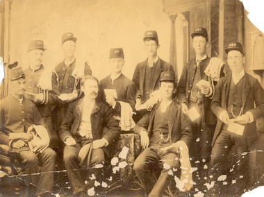 P00075 Group of postmen at South Yarra Morton