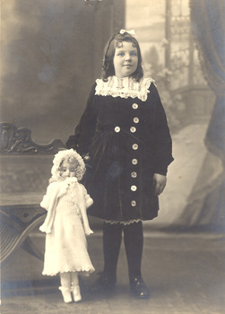 P00076 Jean Brown 1914, with her doll.