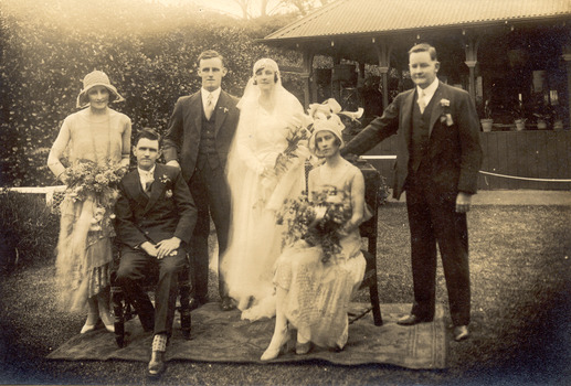 P00692 Wedding group Frank Anderson - Jean Brown