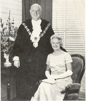 P00048 Mayor Les Payne and Mayoress 1947