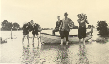 P00059 Mr Livock delivering food to Wells Rd 1934 floods