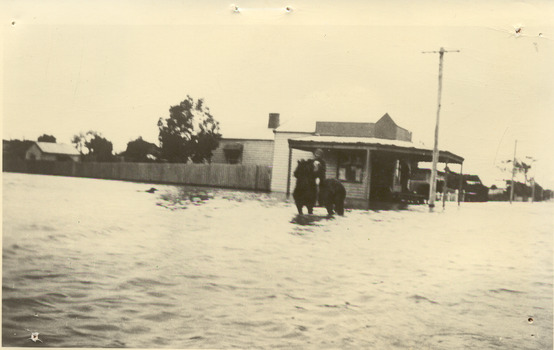 P00060 Cnr Sherwood Ave and Fowler St Chelsea 1934 Floods