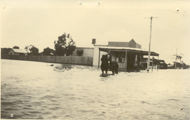 P00060 Cnr Sherwood Ave and Fowler St Chelsea 1934 Floods