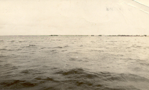 P00449 1934 Floods looking from Wells Road to Chelsea