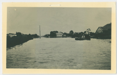 P00062 Men in lifeboat taking supplies to Wells Rd farms 1934 Postcard
