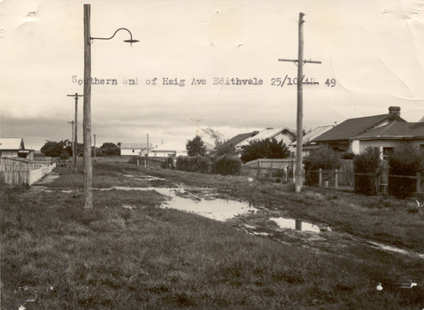 P00094 Haig Ave Edithvale unmade road after rain 1949