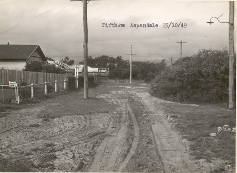 P00095 Fifth Ave Aspendale unmade road 1949