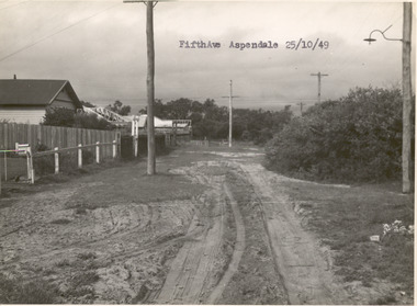 P00095 Fifth Ave Aspendale unmade road 1949