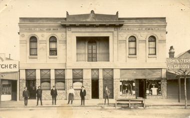 P00830 Chelsea Wine Cafe c1910-20