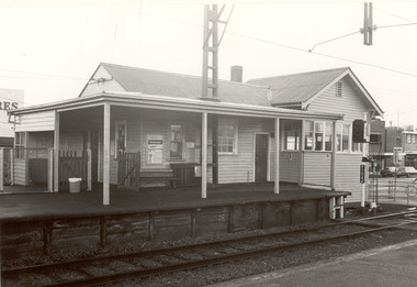 P01067 Chelsea Railway Station Melbourne side 1993
