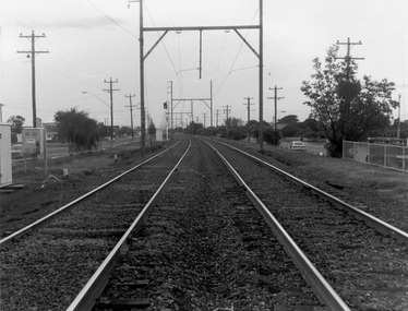 P01071 Railway line north from Argyle Ave 1993