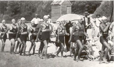 P01081 Chelsea Life Savers drill on beach c1925