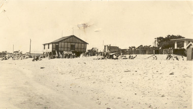 P00124 Edithvale Beach Lifesaving Clubhouse 1942