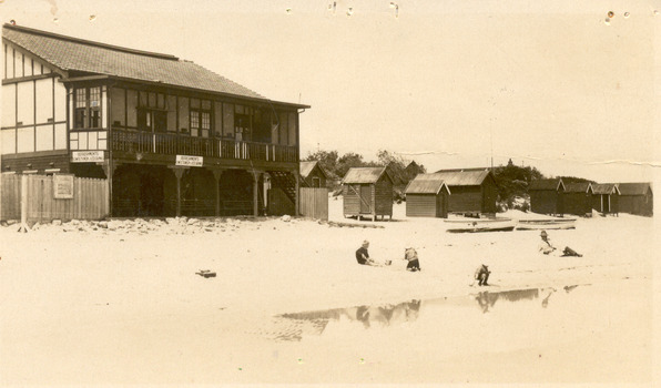 P00325 Edithvale Life Saving Clubhouse Kiosk Children beach
