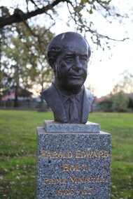 Artwork, other - Public Artwork, Victor Greenhalgh, Harold Edward Holt (Prime Ministers' Walk) by Victor Greenhalgh, c1965