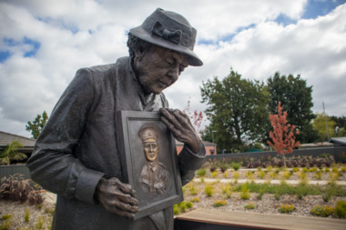 Artwork, other - Public Artwork, Peter Corlett, The Grieving Mother by Peter Corlett, 2017