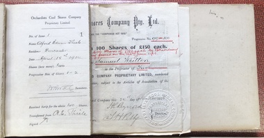 Photograph, DP00001  - 1914-04-18 Orchardists Coolstore Shareholders - Receipt Book