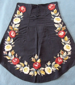 Domestic Object - Afternoon tea apron, Mid 19th century
