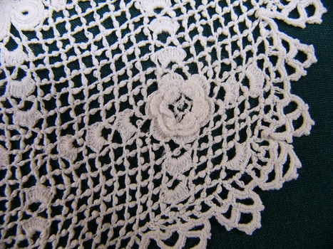 19 th C Irish Crochet and Valenciennes Lace Jabot