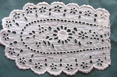 Broderie Anglais Jabot (part)