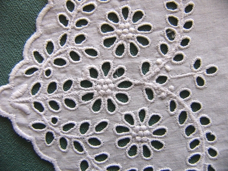 Broderie Anglais Collar