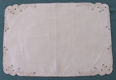 Textile - Luncheon mat, C. 1940