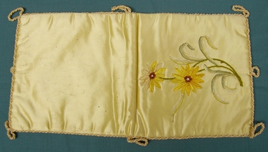 Accessory - Handkerchief sachet, c. 1900