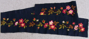 Textile - Crewel Embroidery Strip, 1900-20