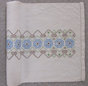 Textile - Cream Embroidered Mat