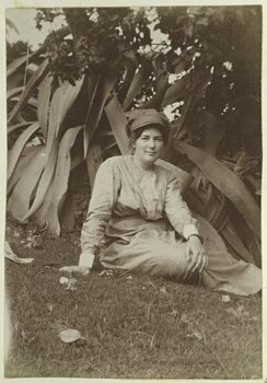Kathleen Gawler in gardens, Egypt, [ca. 1914-ca. 1918]; H2011.36/57