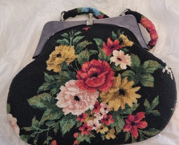 Accessory - Beaded bag