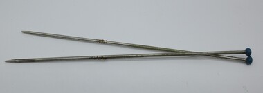 Equipment - knitting needles