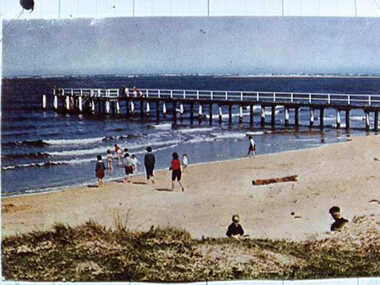 000004 - Postcard - The Beach and Jetty, Inverloch - circ 1960 - Rose Series Colorview No 392