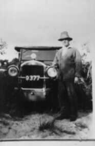 000046 - Photograph - Studebaker car - 1928 - L G Howsam