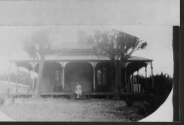 000058 - Photograph - Inverloch - Cliff House, at the top of The Cliffs on Cape Paterson Road