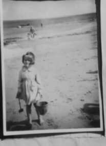 000069 - Photograph - Wyeth Bay - 1947 - Sue (Grandma Jill background) - Sue Hollins and Grandma Richmond, Jill Hollins - M Rixon