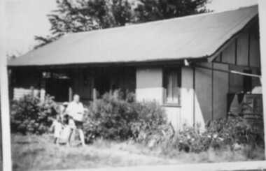 000090 - Photograph - 1947-48 - Inverloch - Dad and Sue getting ready to go home - Charles Hollins, Sue Hollins - Mrs Lederwicks House (Miss Somerset first teacher at State School) - M Rixon