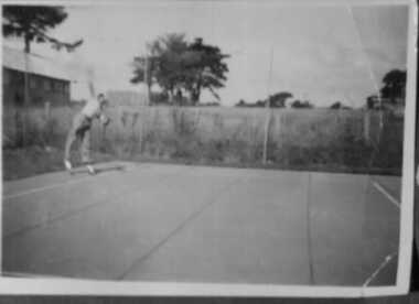 000091 - Photograph - 1947-8 Xmas - Inverloch - Scott's Tennis Court - Dick Scott serving - M Rixon