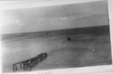 000137 - Photograph - 1950 Waratah Bay - R Young