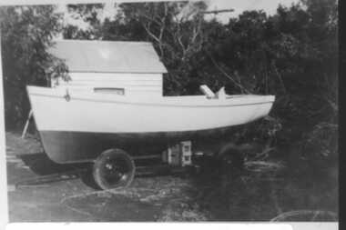 000147 - Photograph - Craypot Dinghy built in three weeks - R Young