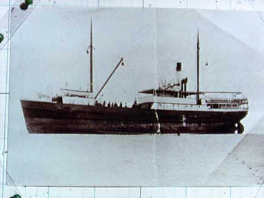 000212 - Photograph - 1910 - Inverloch - Manawatu - Built 1873 - 183 ton - 18 feet 7 inches beam - 128 feet 8 inches long - 9 feet 5 inches depth - R Young