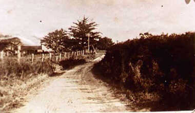 000214 - Photogragh - 1936 - Pound Creek - Road to the Pound Creek Post Office from the school - Closed when home was demolished after end of war II - D Beard