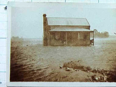 000257 - Photograph - 1934 - Pound Creek - Henderson property - the stockmans hut - E Henderson - enlarged photograph