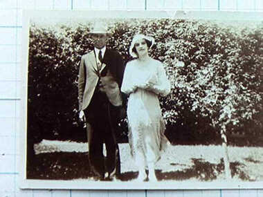 000259 - Photograph - 1933 Nov - Pound Creek - George Henderson and Beryl Gurget wedding - E Henderson - enlarged photograph