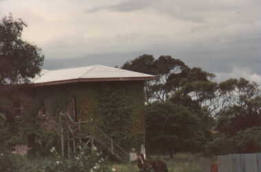 000274 - Photograph - Rear of Pine Lodge Inverloch before demolition - Dec 1985