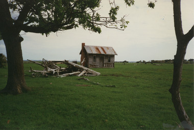 000333 - Photograph - Cottage on Henderson's selection Pound Creek - farm-hand's cottage - taken Oct 1996